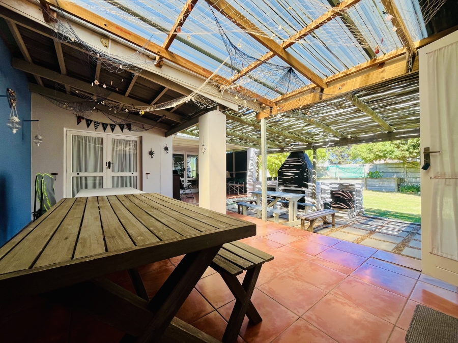 4 Bedroom Property for Sale in Sandbaai Western Cape